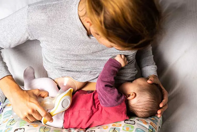 https://nestcollaborative.com/wp-content/uploads/2021/08/Feeding-your-baby-Exclusively-breastfeeding-exclusively-pumping-and-combo-feeding.jpg.webp